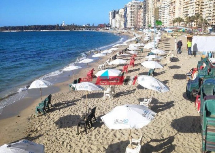 شواطئ الإسكندرية ترفع الرايات الحمراء بسبب ارتفاع موج البحر