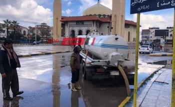 تكثيف اعمال رفع تجمعات مياه الامطار من شوارع محافظة دمياط