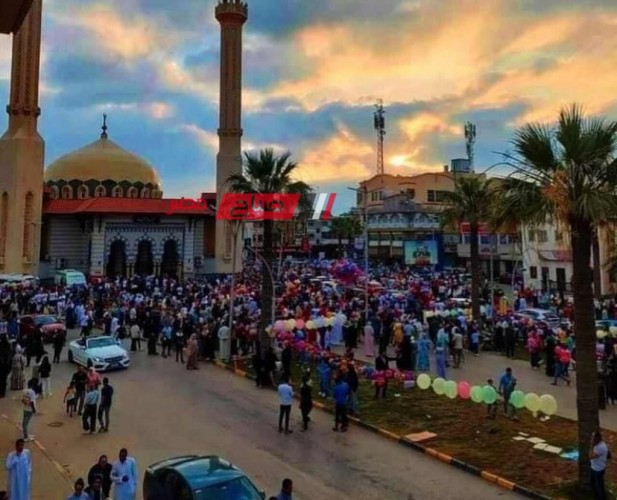 اقبال مستمر من المواطنين على رأس البر في ثاني ايام العيد