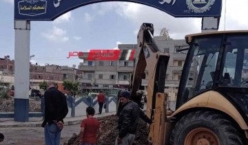 الانتهاء من اعمال اصلاح كسر ماسورة خط مياه شرب بقرية شرباص في دمياط