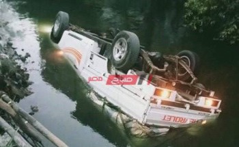 انقلاب سيارة نقل في ترعة على طريق عزبة البرج بدمياط