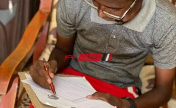 صهيب طالب من السودان يبدع فى فن غير تقليدي بالقلم الرصاص