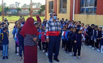 رئيس كفر البطيخ يحضر طابور الصباح في مدرسة عاطف سليم الابتدائية