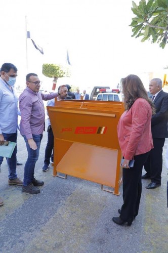 محافظ دمياط تشهد استلام 500 صندوق قمامة لتوزيعهم على قرى