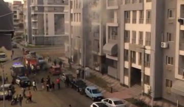 بالفيديو السيطرة على حريق نشب داخل شقة سكنية في دمياط الجديدة