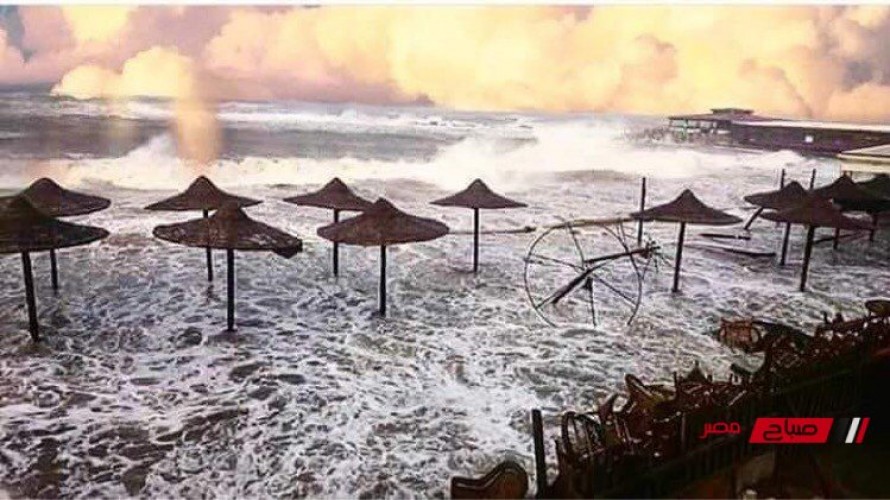توقف حركة الصيد في دمياط بسبب تقلبات الطقس وارتفاع الامواج