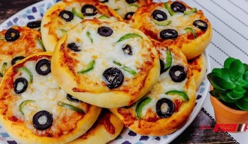 طريقة عمل ميني بيتزا بعجينة هشة ولذيذة وبمقادير مظبوطة وناجحة جداً