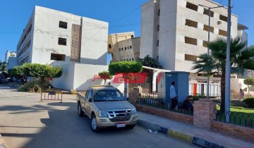 ميول في احدى مباني ديوان عام محافظة دمياط اثناء عمليات الهدم