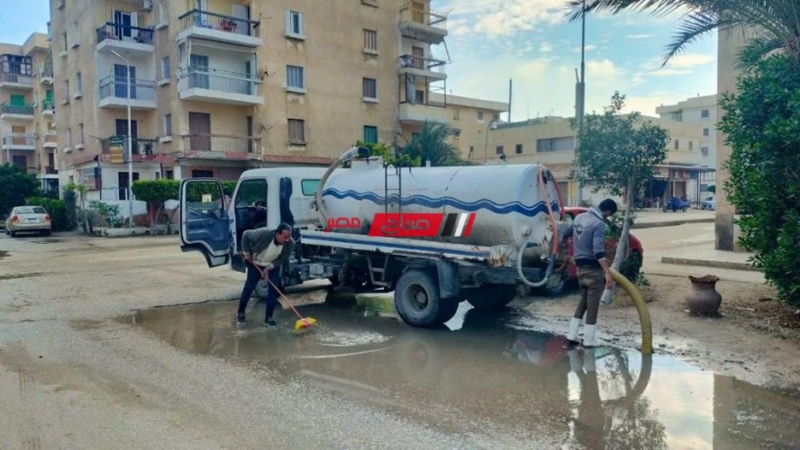 حملات مكبرة بشوارع  دمياط لكسح مياه الأمطار