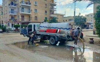 حملات مكبرة بشوارع  دمياط لكسح مياه الأمطار