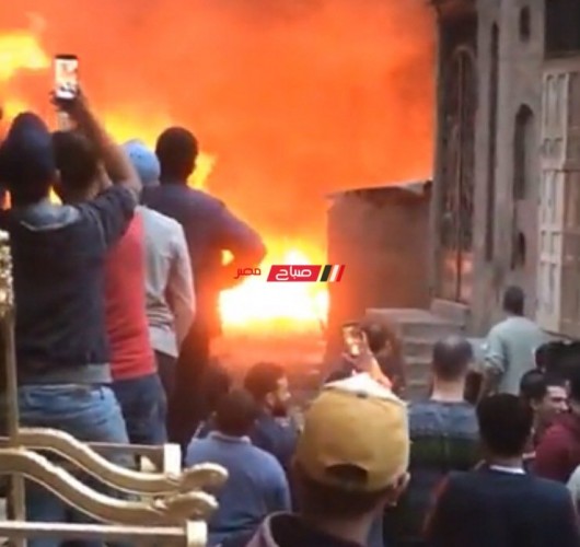 بالفيديو السيطرة على حريق نشب في مخزن إسفنج بدمياط دون خسائر بشرية