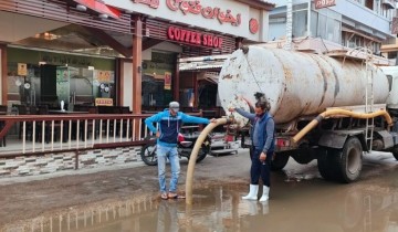 تكثيف أعمال تطهير بالوعات صرف الأمطار على مستوى محافظة دمياط