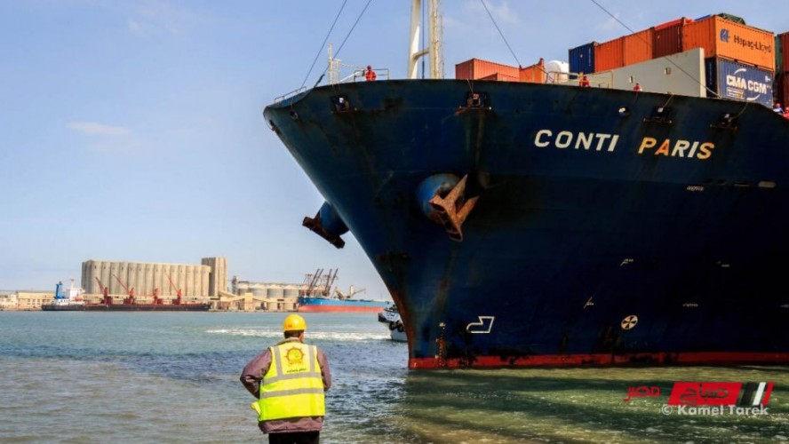 تفريغ شحنة جديدة على أرصفة ميناء دمياط بإجمالي 1580 طن قمح و 7080 طن حديد