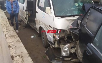 رفع حطام السيارات من طريق بورسعيد دمياط بعد الحادث المروع