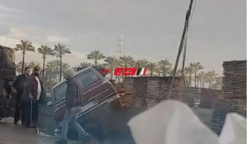 سيارة ملاكي تصطدم بالحاجز الخرساني على طريق دمياط الجديدة دون اصابات