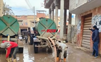 بالصور حملات مكبرة لكسح مياه الأمطار من شوارع دمياط