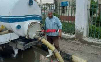 استمرار حملات التعامل الفوري مع تجمعات مياه الأمطار في دمياط