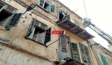 اصابة مواطن في انهيار اجزاء من عقار بحي الجمرك في الإسكندرية