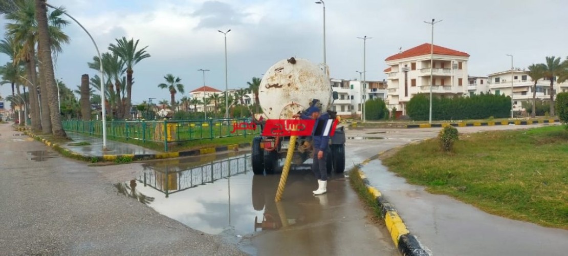 بالصور طوارئ في رأس البر لكسح مياه الأمطار من الشوارع