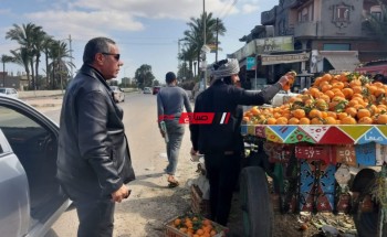 رئيس محلية كفر البطيخ بدمياط يقود حملة لإزالة الباعة الجائلين ومتابعه المقاهي