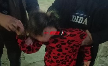 “عزة” مشردة في شوارع دمياط بعد وفاة والدها والأم تكشف مفاجأة