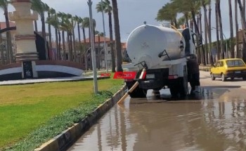حملات متواصلة في دمياط لكسح مياه الامطار من الشوارع بعد موجة الطقس السيىء