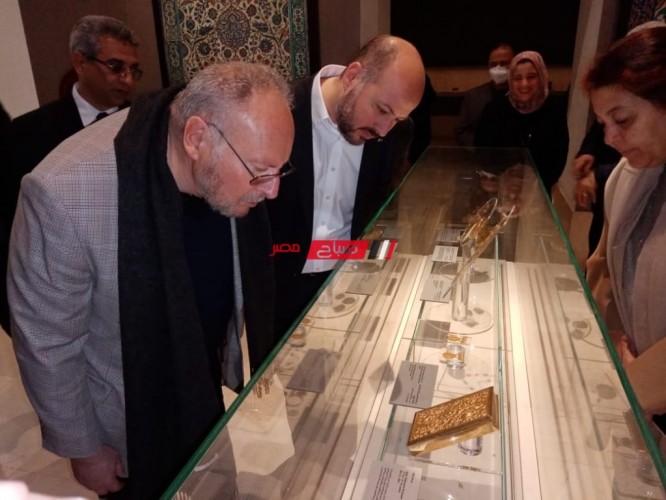 الملك احمد فؤاد الثاني يزور متحف الفن الاسلامي