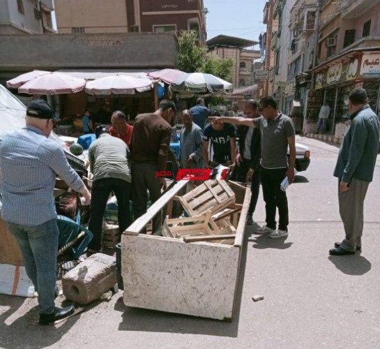 محلية الزرقا بدمياط تشن حملة مكبرة لازالة الإشغالات بشوارع المدينة