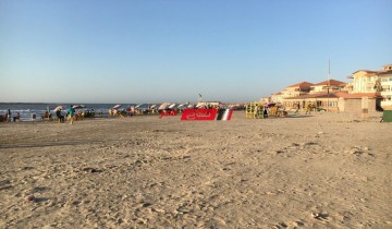 اقبال كبير على شواطىء رأس البر لليوم الثاني على التوالي من اجازة عيد الفطر
