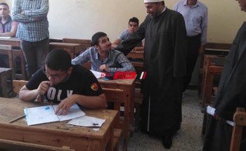 رئيس معاهد دمياط يشدد على تطبيق الإجراءات الاحترازية خلال امتحانات الثانوية الأزهرية