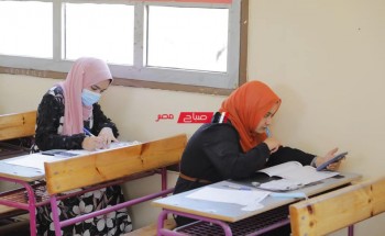 طلاب الثانوية العامة ينتهون من اداء امتحان اللغة الأجنبية الثانية بدمياط