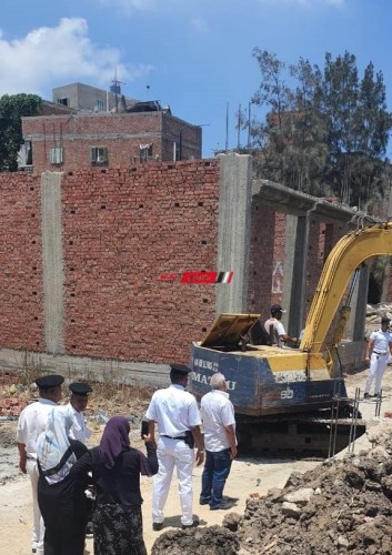 محلية دمياط: التصدي لاعمال بناء مخالفة وخارج الحيز العمراني على مساحة 120 متر بقرية عزب النهضة