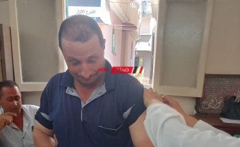 تطعيم العاملين بالوحدة المحلية بقرية سيف الدين في دمياط بالجرعه الثالثة ضد فيروس كورونا
