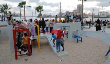 استمرار اقبال المواطنين لليوم الثالث على التوالي من اجازة العيد على حديقة بنت الشاطئ في دمياط