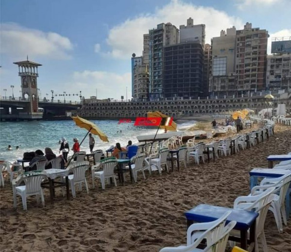 ارتفاع موج البحر ورفع الراية الصفراء في شواطىء محافظة الإسكندرية