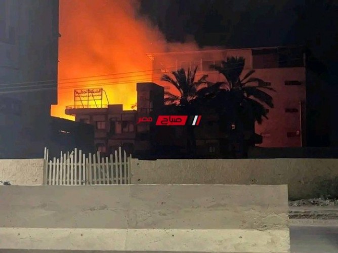 بالصور السيطرة على حريق هائل في مصنع موبليات بدمياط دون وفيات