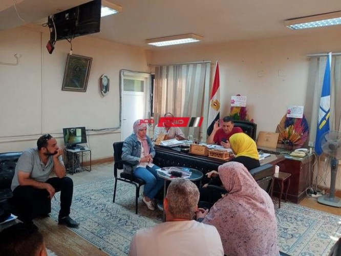 رئيس مدينة فارسكور بدمياط يلتقي بالمواطنين في لقاء اسبوعي لبحث مشكلاتهم