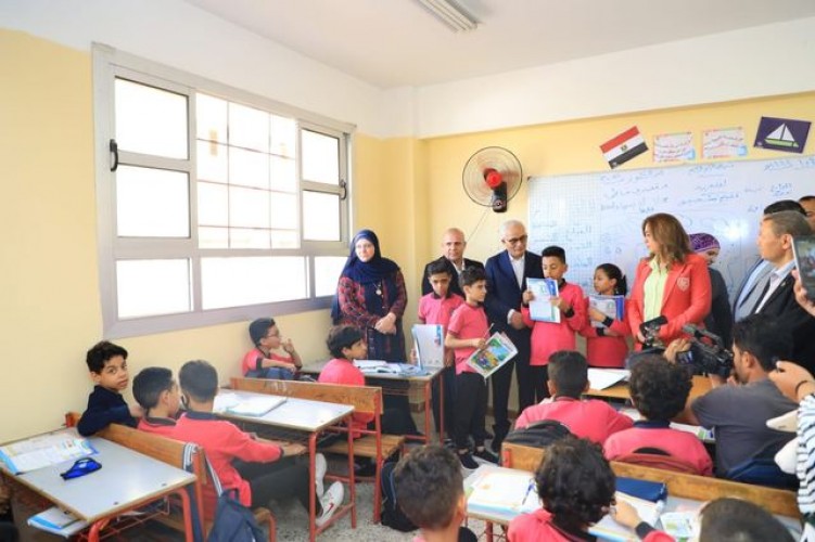 بالصور وزير التربية والتعليم يتفقد سير العملية التعليمية باول ايام العام الدراسي في دمياط