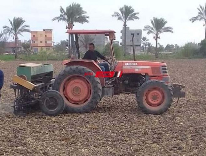 وكيل وزارة الزراعة بدمياط يتابع أعمال تسطير مساحات القمح