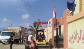 تجريف الطرق الرئيسية ومداخل مدارس قرية جمصة في دمياط