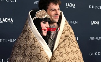 بيلي آيليش وحبيبها باللحاف على السجادة الحمراء في حفل Film Gala