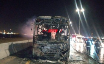 تفحم أتوبيس والدفع بـ 3 سيارات إطفاء بالطريق الدولي في الإسكندرية
