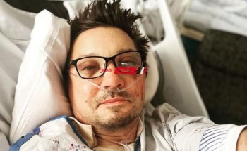 أول صورة لـ جيريمي رينر بعد تعرضه لحادث مروع
