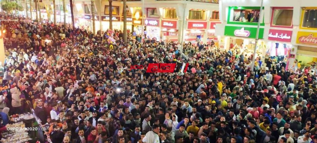 صورة تزاحم المواطنين على شارع النيل برأس البر للاحتفال برأس السنه تتصدر مواقع التواصل الاجتماعي