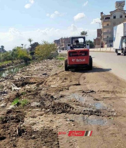 تجريف الطريق السريع بنطاق قرية البساتين بدمياط في استجابه للمواطنين