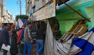 استمرار حملات رفع الاشغالات من شوارع مدينة دمياط مع تحصيل رسوم فروشات رمضان