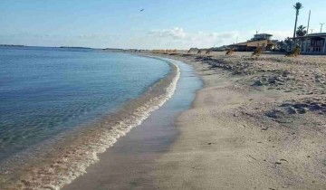 انحسار مياه البحر المتوسط في رأس البر بعد انتهاء حدة التقلبات الجوية الاخيرة