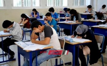 طلاب الشهادة الإعدادية بمحافظة الإسكندرية يؤدون امتحان اللغة العربية في 378 لجنة