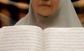 حديث مواقع التواصل الاجتماعي .. مسنه تكتب القرآن الكريم كاملا بخط يدها في دمياط