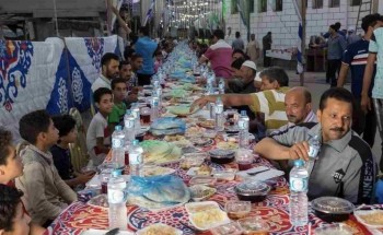 رمضان في مصر حاجه تانيه .. السعيدية القبلية تنظم أطول مائدة إفطار جماعي بدمياط